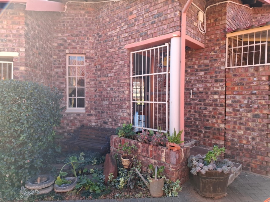 2 Bedroom Property for Sale in Uitsig Free State